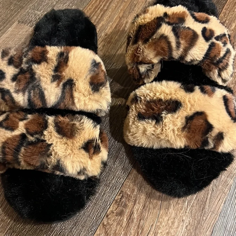 Slippers - Picture 3 of 3